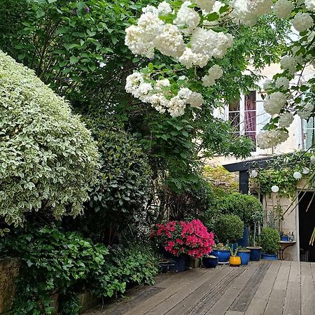 Buky Palace Pons Bagian luar foto