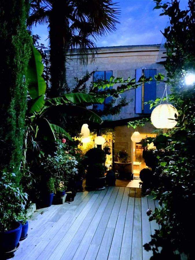 Buky Palace Pons Bagian luar foto