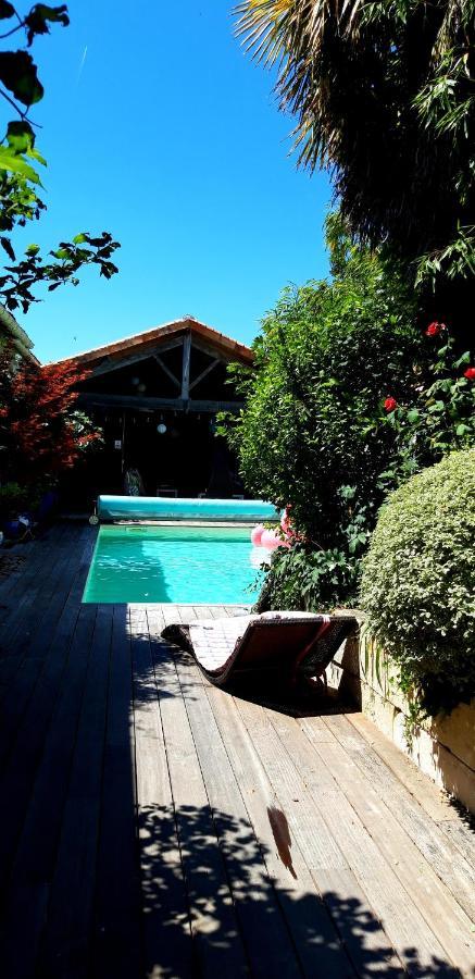 Buky Palace Pons Bagian luar foto