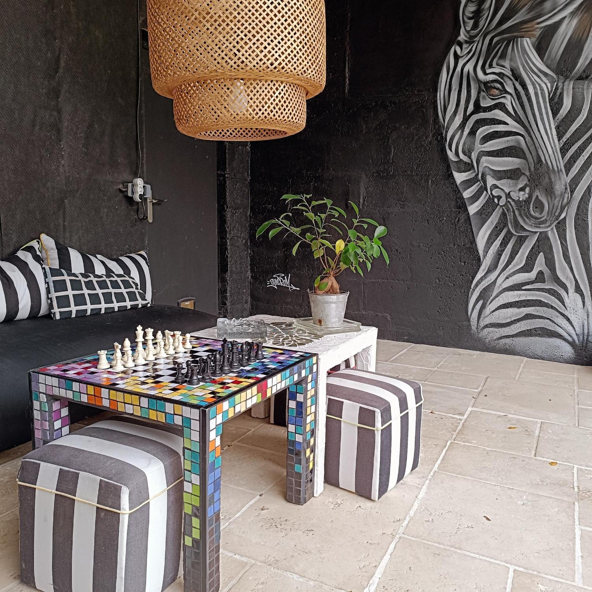 Buky Palace Pons Bagian luar foto