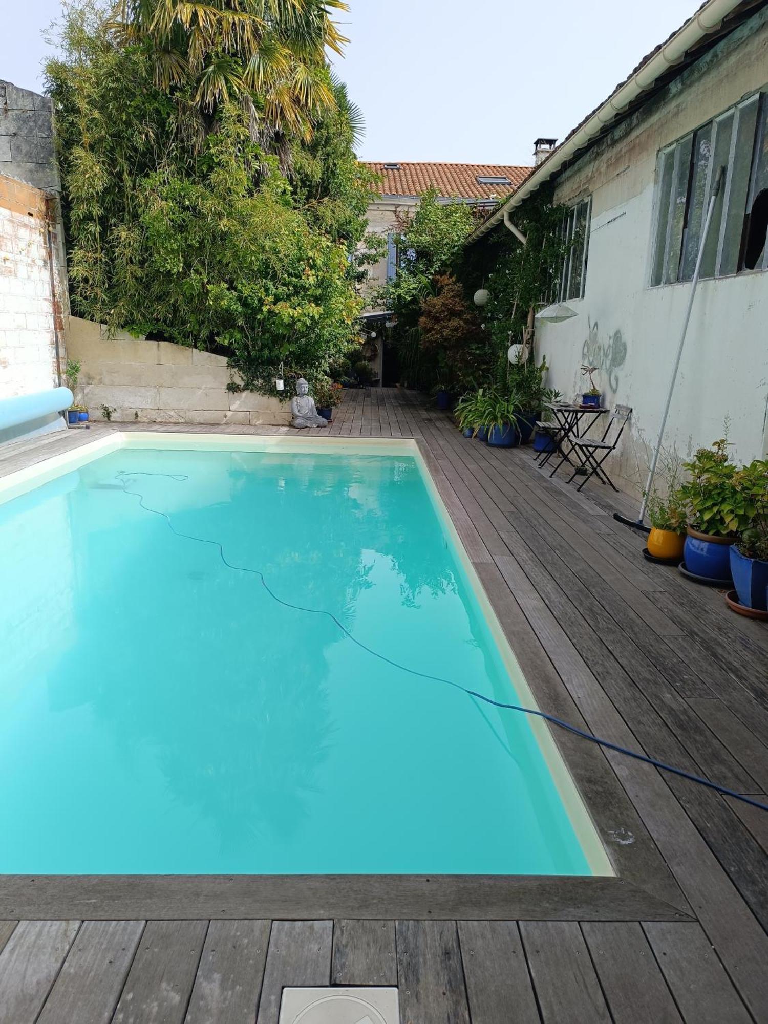 Buky Palace Pons Bagian luar foto