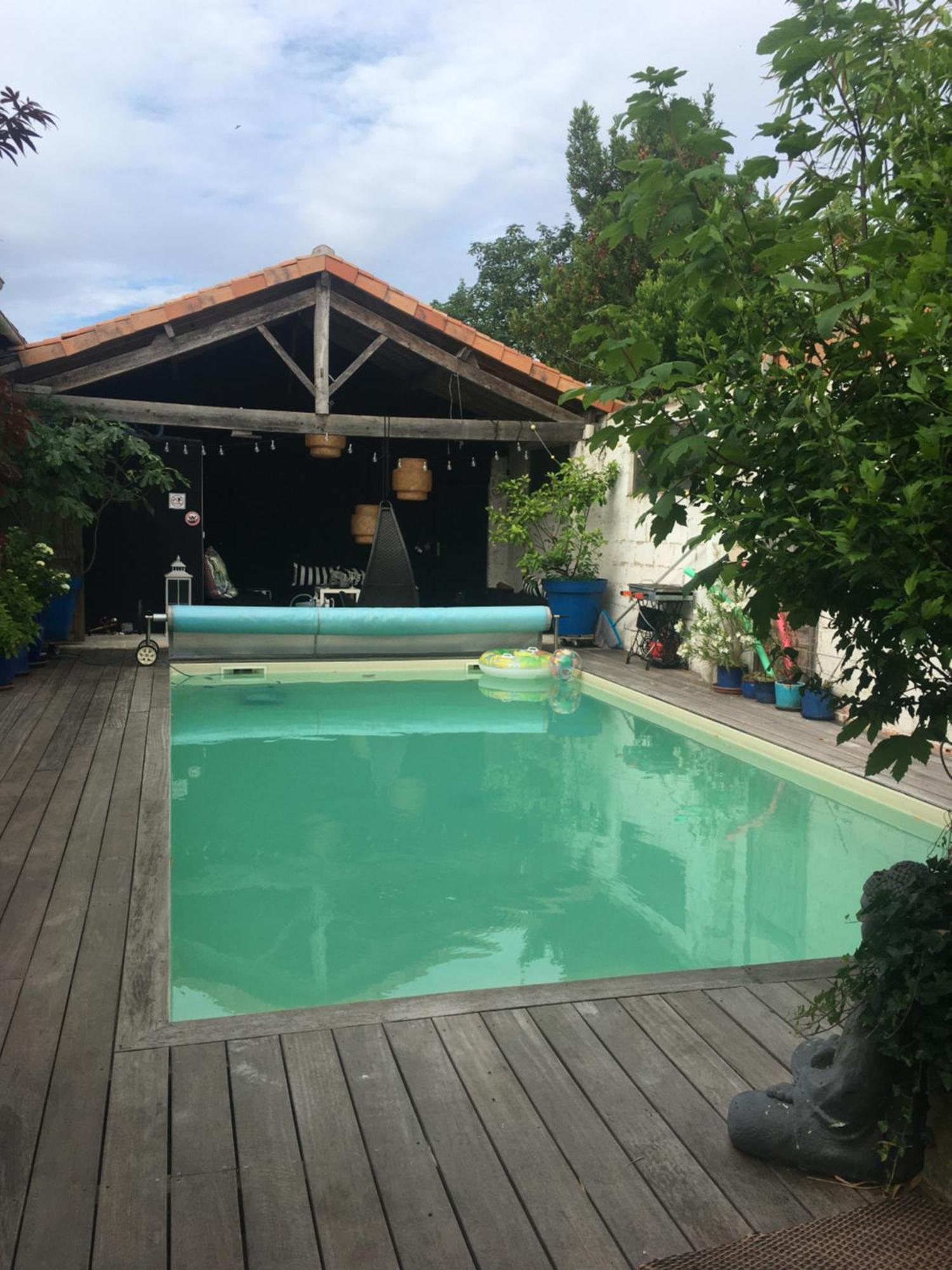 Buky Palace Pons Bagian luar foto