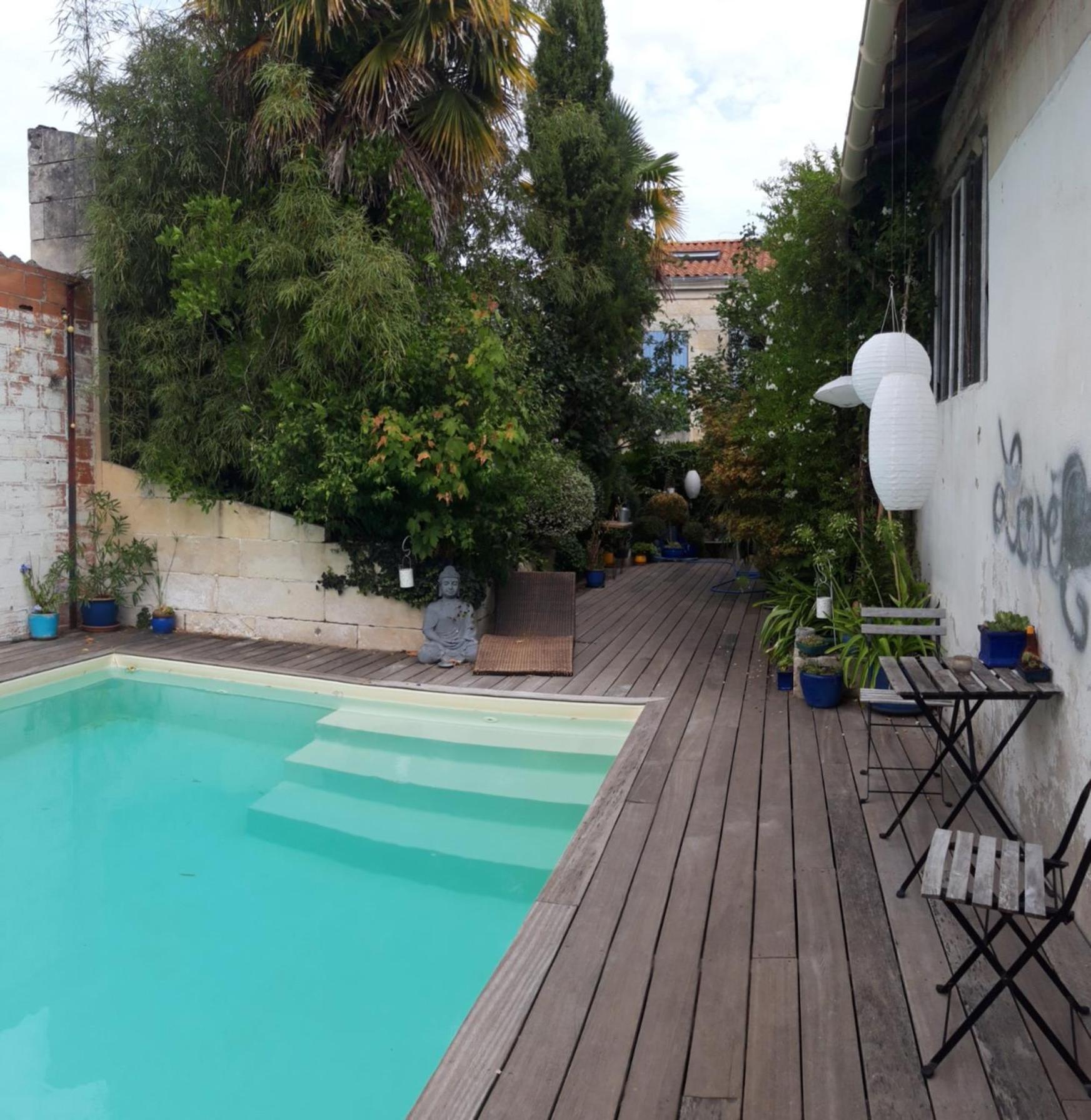 Buky Palace Pons Bagian luar foto