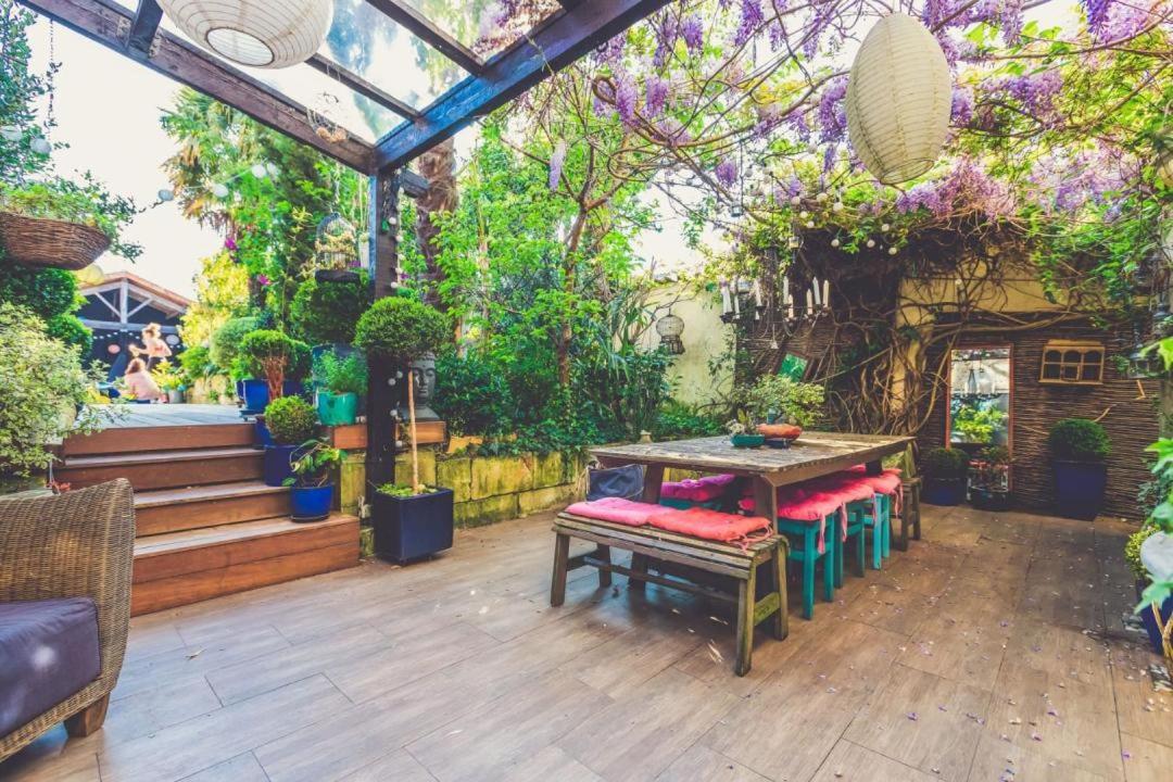Buky Palace Pons Bagian luar foto